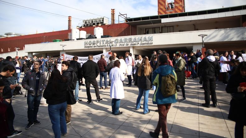 Los trabajadores del Hospital Garrahan celebraron el rechazo al veto.