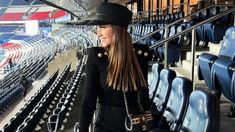 El mega look de Antonela Roccuzzo para ir al estadio en París: sombrero, medias red y bucaneras El mega look de Antonela Roccuzzo para ir al estadio en París: sombrero, medias red y bucaneras