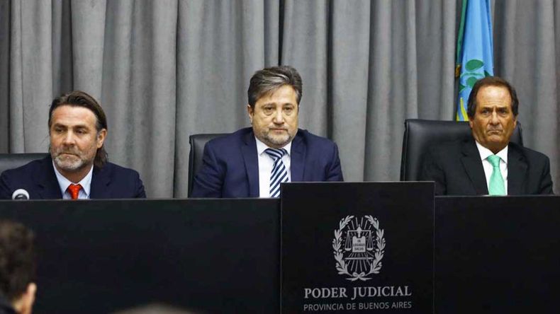 Alberto Ortolani (izq.), el presidente Alberto Gaig (centro) y Pablo Adrián Roldán (der.)