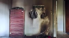 Una casa en La Plata se incendió después de que unos jóvenes le arrojaran una cañita voladora. Una casa en La Plata se incendió después de que unos jóvenes le arrojaran una cañita voladora.