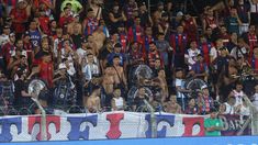 El Ministerio de Seguridad Nacional aplicará a los hinchas implicados la restricción de concurrencia a todo evento deportivo. El Ministerio de Seguridad Nacional aplicará a los hinchas implicados la restricción de concurrencia a todo evento deportivo.