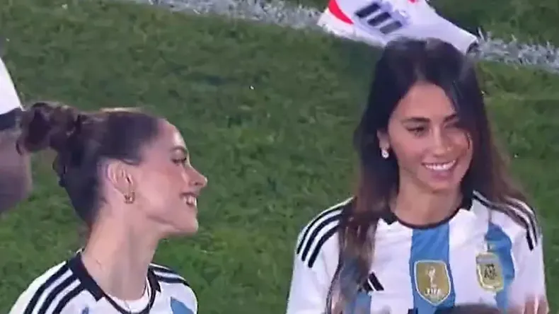El consejo de Antonela Roccuzzo a Tini Stoessel en medio de los festejos.