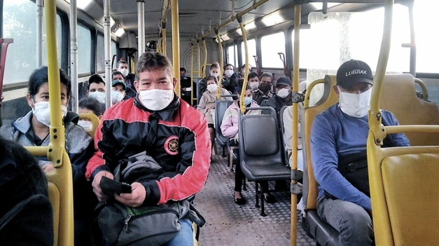 El uso de barbijo es obligatorio en el transporte público.