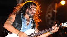 Tete Iglesias, el gran damnificado del último recital de La Renga. Tete Iglesias, el gran damnificado del último recital de La Renga.