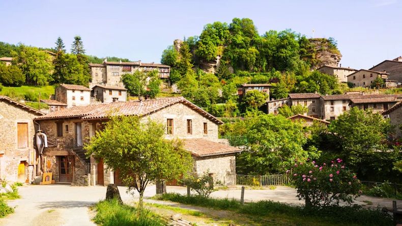 &nbsp;España e Italia ofrecen sueldos en euros por habitar pueblos&nbsp;