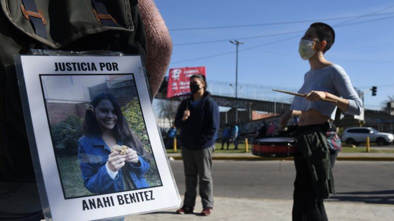 Empiezan los alegatos de las defensas de los imputados por el femicidio de Anahí Benítez