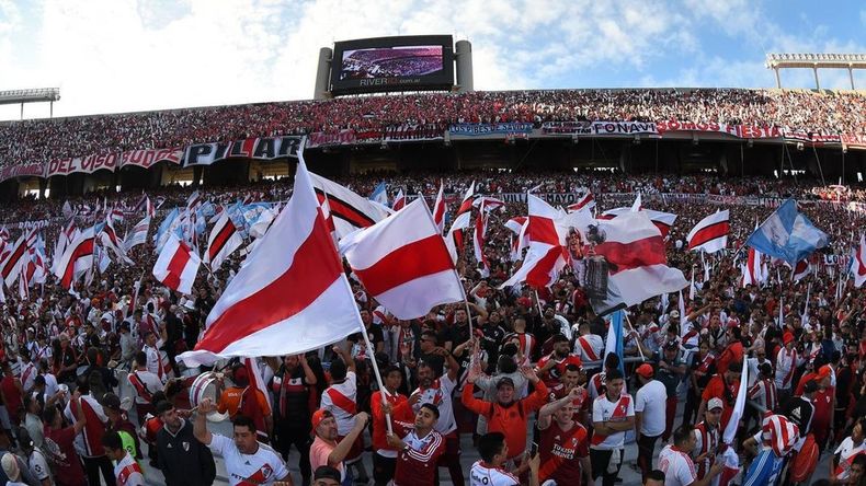 Severa sanción a un hincha de River que intentó ingresar al Monumental con  una camiseta con una cargada a Boca