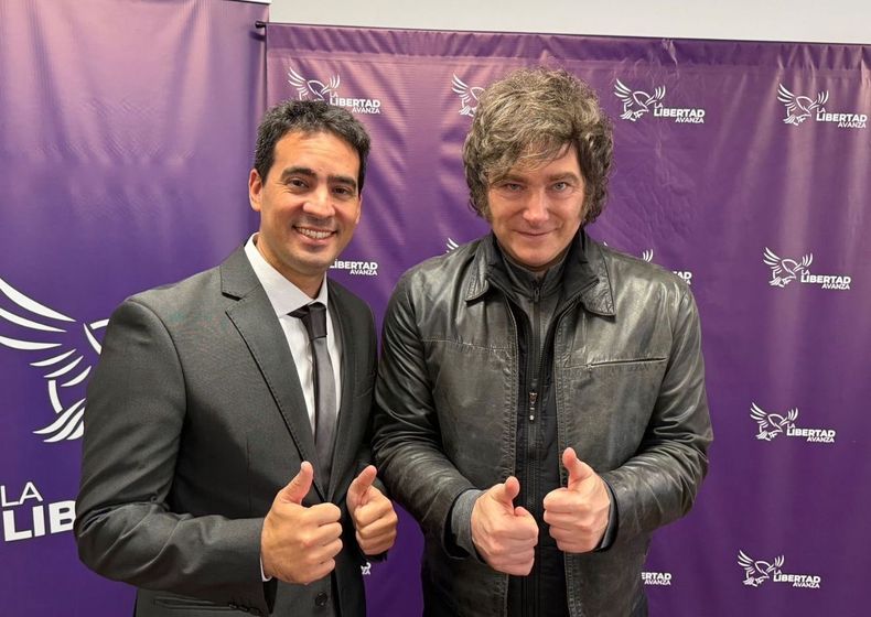 Adrián Ravier defendió a Javier Milei frente a las críticas.