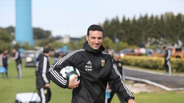 Scaloni analiza sumar a algunos futbolistas a la prelista de la Selección.