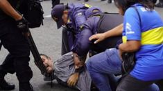 El médico estuvo detenido durante casi 12 horas junto a otra 21 personas. El médico estuvo detenido durante casi 12 horas junto a otra 21 personas.