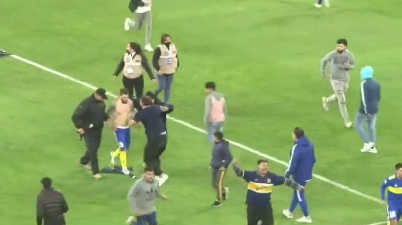 Invasión de hinchas neutrales tras el triunfo de Central Córdoba contra Boca.