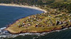 En este rincón uruguayo, donde el paisaje rural se encuentra con el río, los turistas encuentran un entorno prácticamente virgen. En este rincón uruguayo, donde el paisaje rural se encuentra con el río, los turistas encuentran un entorno prácticamente virgen.
