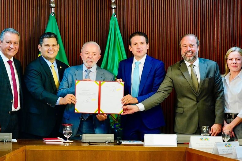 Lula da Silva creó una tarifa social eléctrica que beneficiará a 60 millones de personas en Brasil.
