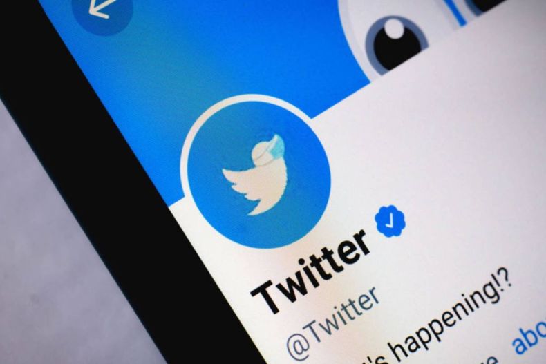 Twitter restableció la insignia azul para algunos medios y celebridades.