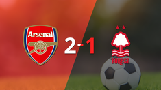 con la minima diferencia, arsenal vencio a nottingham forest por 2 a 1