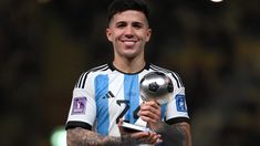 Enzo Fernández. Enzo Fernández.