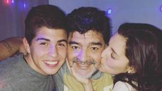 Mientras a Dalma y Gianinna no les habla, Maradona se muestra con Jana y su novio Mientras a Dalma y Gianinna no les habla, Maradona se muestra con Jana y su novio