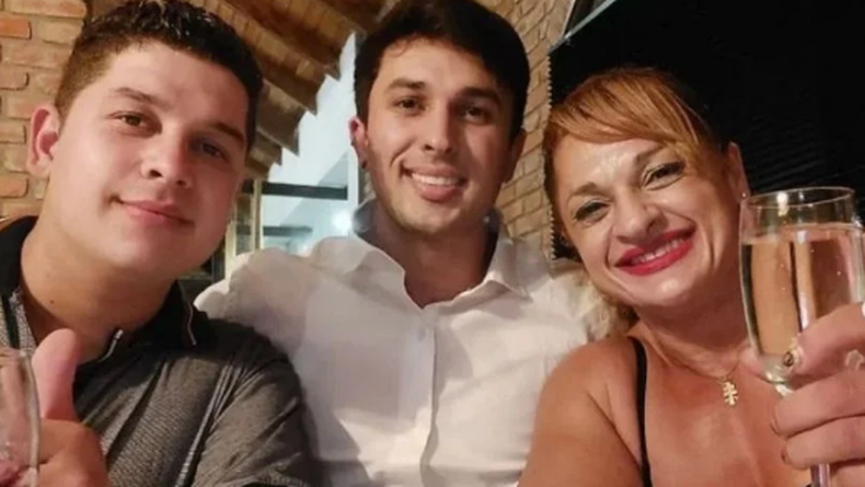 Locomotora Oliveras juntos a sus hijos Alejandro y Alexis.