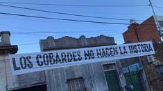Racing salió a hablar luego de los pasacalles que amanecieron en el Cilindro. Racing salió a hablar luego de los pasacalles que amanecieron en el Cilindro.