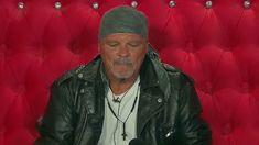 Alfa en el confesionario de Gran Hermano. Alfa en el confesionario de Gran Hermano.