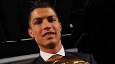 Cristiano Ronaldo ganó el primero de sus cinco Balones de Oro tras conquistar la Premier League y la Champions League.