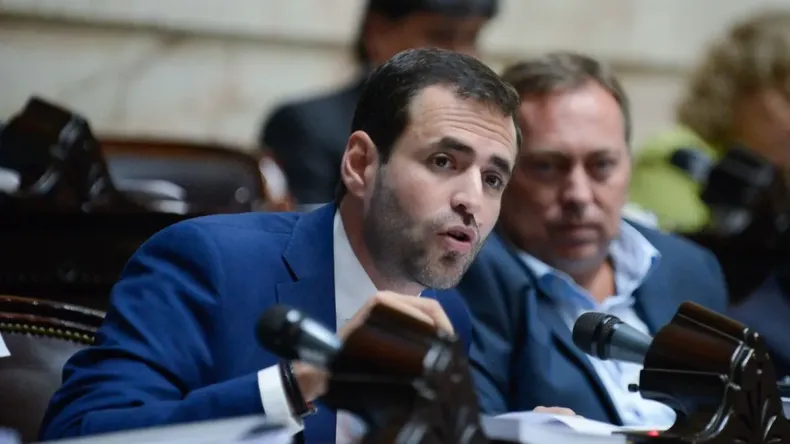 Hay sospechas fundadas de que Estrada es el autor intelectual de la campaña sucia.