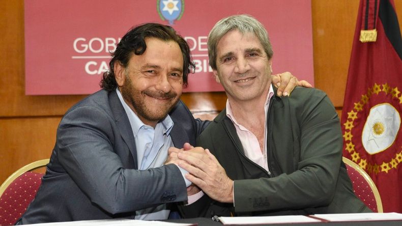 Luis Caputo, a los empresarios: Tienen que ser magos para sobrevivir con los impuestos que les cobramos