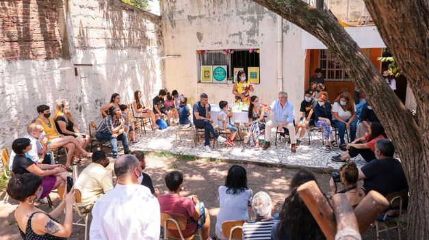 El Presidente charló con las personas que asisten a la ONG No seas Pavote.