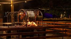 El costillar entero y el vacío se cocinan por unas cuatro horas en las jaulas. El costillar entero y el vacío se cocinan por unas cuatro horas en las jaulas.