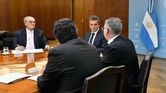 Sergio Massa y JoséIgnacio de Mendiguren recibieron a las autoridades de IVECO Sergio Massa y JoséIgnacio de Mendiguren recibieron a las autoridades de IVECO