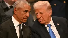 Obama y Trump, y un cruce por los extraterrestres. Obama y Trump, y un cruce por los extraterrestres.