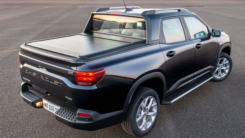 Está disponible, en su lanzamiento, en 2 versiones: LTZ y Premier.