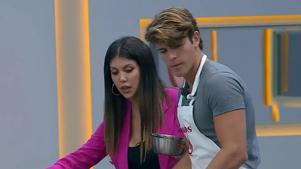 Wanda y Marcos en la cocina de GH.