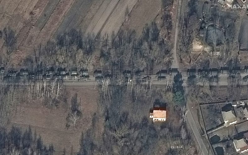 Fotos satelitales la extensa caravana de tropas rusas se acerca a