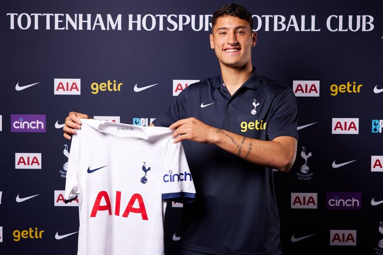 Alejo Véliz fue comprado por Tottenham a cambio de 23 millones de dólares.