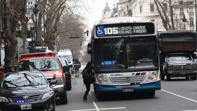 El boleto de colectivo en el AMBA aumentó más de 800% desde que asumió Javier Milei.  