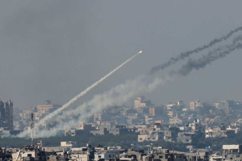 Al menos 240 palestinos fallecieron en bombardeos desde el viernes.