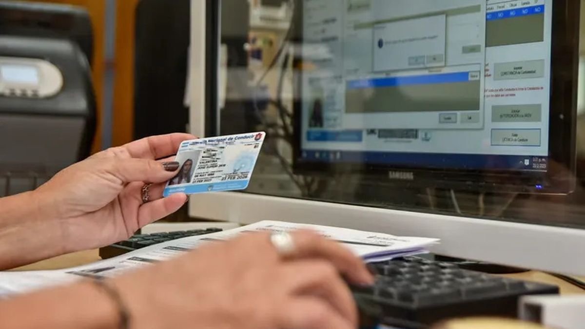 Cuál es la edad límite para tramitar la licencia de conducir