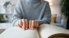 Dentro del cristianismo y el catolicismo, la celebración de la misa es un momento de suma importancia, donde la persona se encuentra con Jesús al comulgar. Dentro del cristianismo y el catolicismo, la celebración de la misa es un momento de suma importancia, donde la persona se encuentra con Jesús al comulgar.