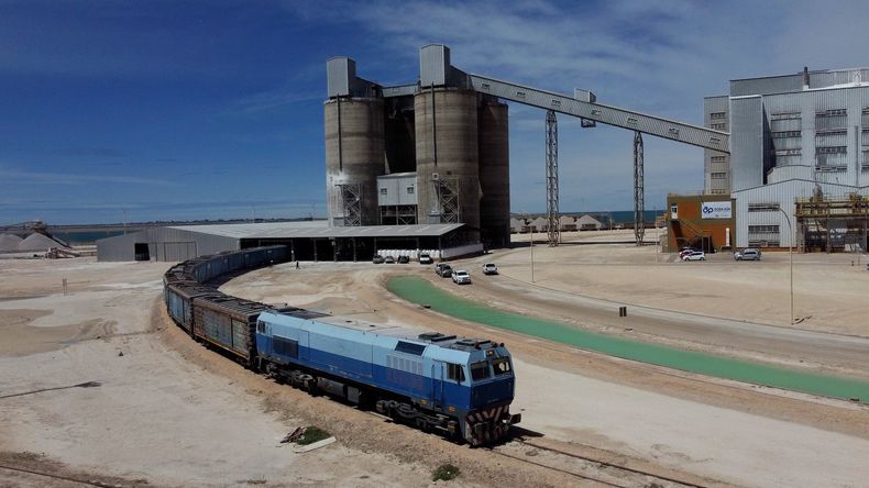El momento exacto en el que el tren partió de la planta de Alpat con el cargamento de soda ash.