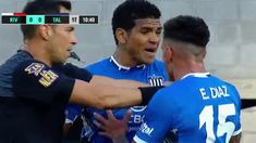 dos jugadores de talleres discutieron y casi se van a las manos dos jugadores de talleres discutieron y casi se van a las manos