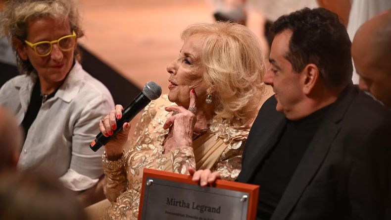 Mirtha Legrand fue homenajeada por sus 80 años de carrera.