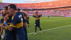 Adam Bareiro festejó con el Topo Gigio contra River. Adam Bareiro festejó con el Topo Gigio contra River.