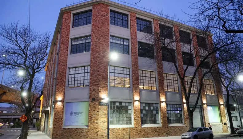 También se pondrá a la venta el edificio donde funcionaba el ex Ministerio de Mujeres, Género y Diversidades ubicado en la Ciudad de Buenos Aires. También se pondrá a la venta el edificio donde funcionaba el ex Ministerio de Mujeres, Género y Diversidades ubicado en la Ciudad de Buenos Aires.