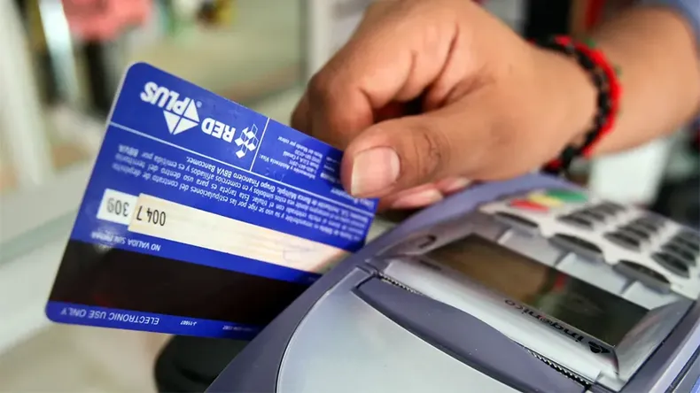 AFIP aumentó el reintegro de las compras con tarjeta de débito.