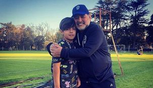 Benjamín Agüero y Diego Maradona, y el reencuentro en 2019.