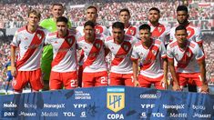 El futbolista jugó en River. El futbolista jugó en River.