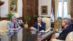 El Presidente firmó la jerarquización salarial de investigadores del Conicet El Presidente firmó la jerarquización salarial de investigadores del Conicet