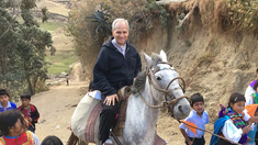 Robert Prevost en Perú, previo a ser elegido Papa. Robert Prevost en Perú, previo a ser elegido Papa.