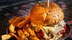 Hamburguesa especial de La Purta Roja, un bar de Buenos Aires. Hamburguesa especial de La Purta Roja, un bar de Buenos Aires.